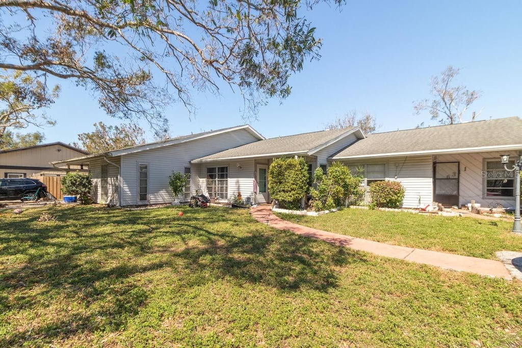 ranch-style house featuring a front lawn