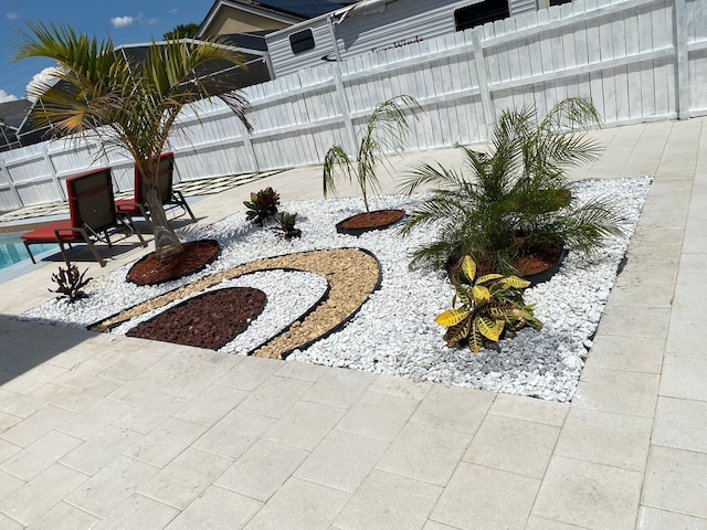 view of yard with a patio