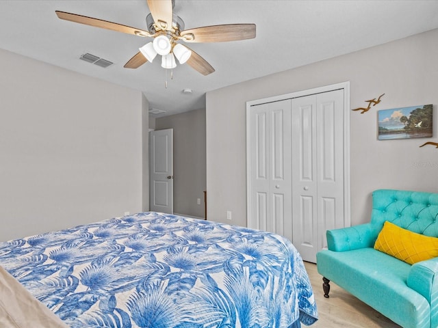 bedroom featuring ceiling fan, light hardwood / wood-style flooring, and a closet