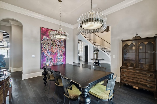 dining room with crown molding, dark wood-type flooring, and a notable chandelier