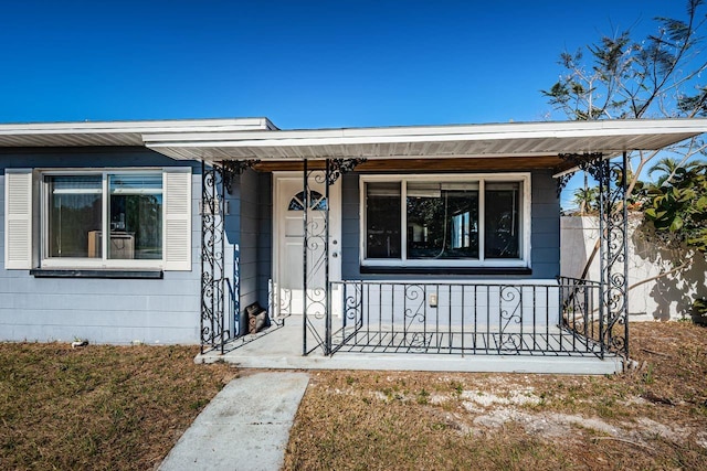 property entrance with covered porch