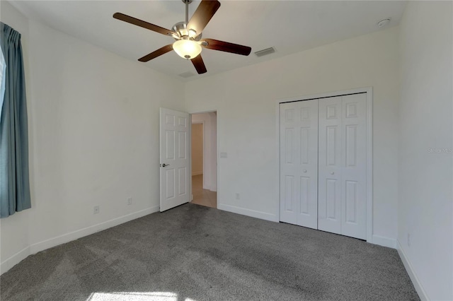 unfurnished bedroom with carpet flooring, ceiling fan, and a closet