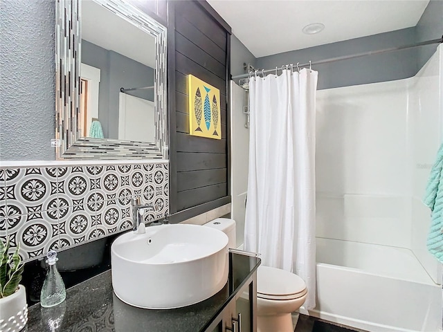 full bathroom with shower / bath combo with shower curtain, vanity, and toilet