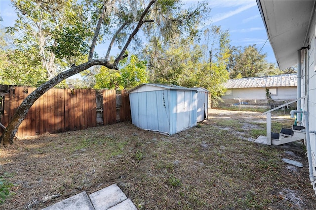 view of yard with a shed