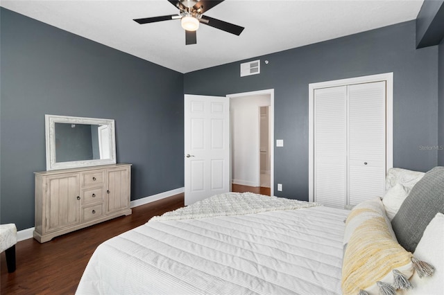 bedroom with dark hardwood / wood-style flooring, ceiling fan, and a closet