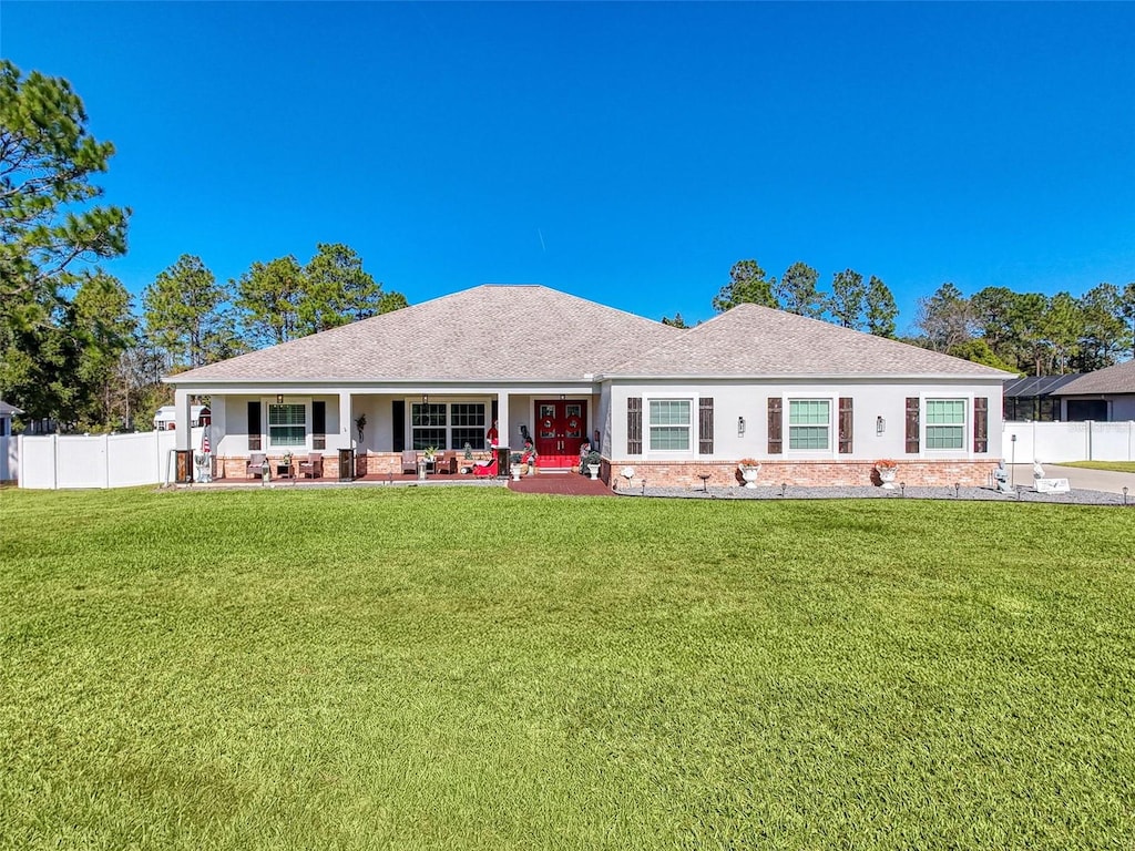 single story home featuring a front lawn