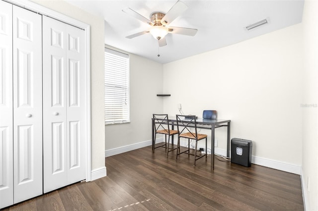 office area with dark wood-type flooring and ceiling fan