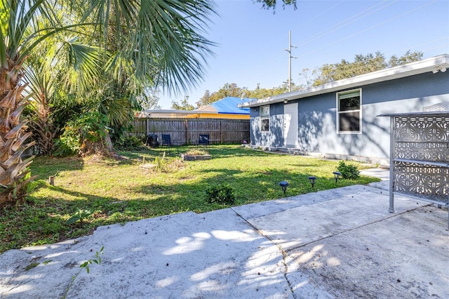 view of yard with a patio