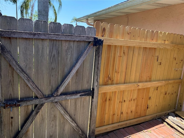 5105 Garden Vale Ave, Tampa, FL 33624 - view of gate