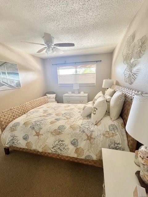 bedroom featuring a textured ceiling, carpet floors, and ceiling fan