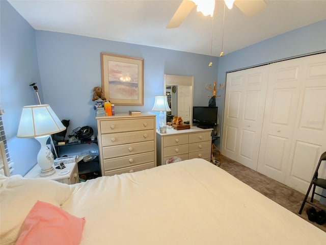 carpeted bedroom featuring ceiling fan and a closet