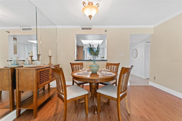 201 W Laurel St Unit 503, Tampa, FL 33602 - dining area featuring crown molding, light wood-type flooring, and baseboards