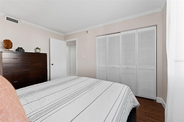 bedroom featuring dark hardwood / wood-style flooring, a closet, and ornamental molding