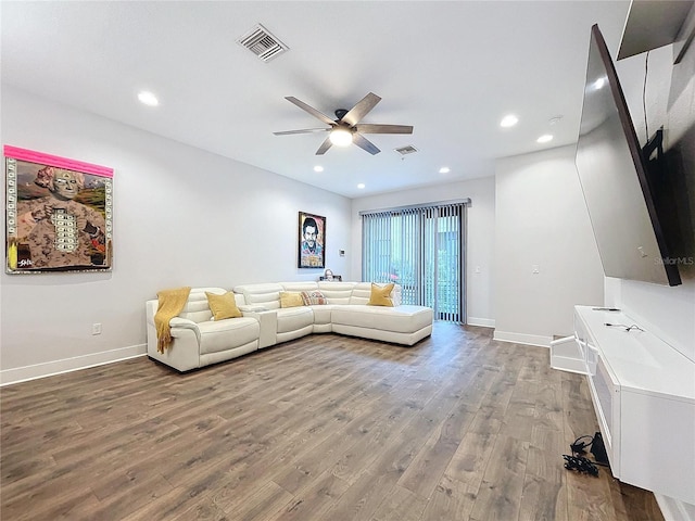 2511 N Grady Ave N Unit 59, Tampa, FL 33607 - living area featuring ceiling fan, wood finished floors, recessed lighting, and baseboards