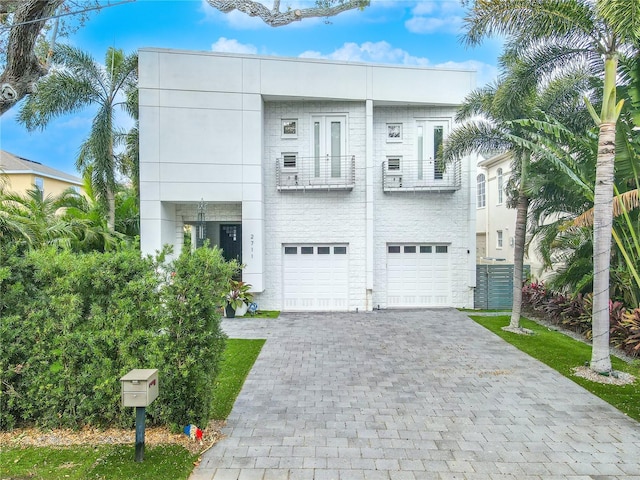 view of front of house featuring a garage