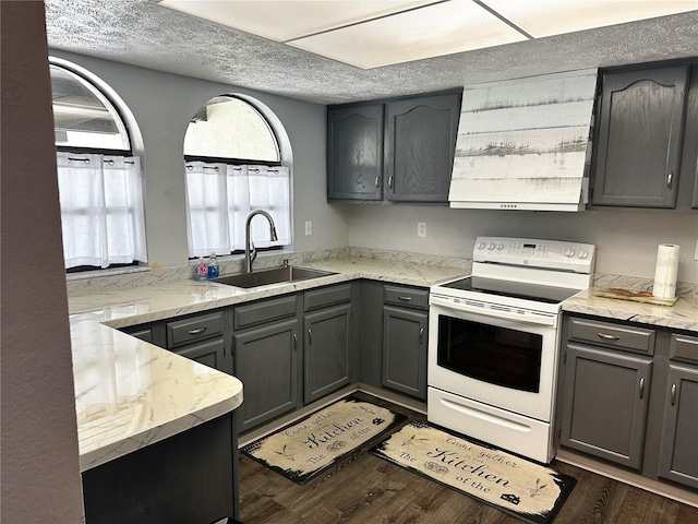 kitchen with a textured ceiling, sink, electric stove, gray cabinets, and dark hardwood / wood-style floors