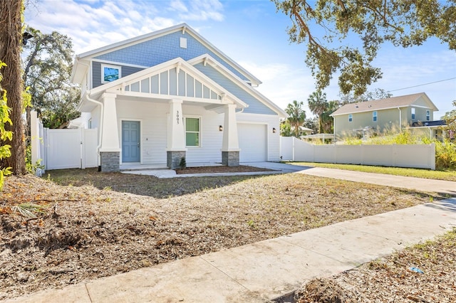 view of front facade featuring a garage