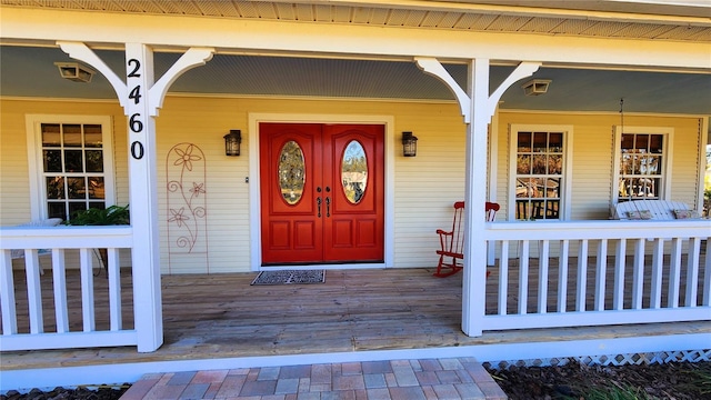 entrance to property featuring a porch