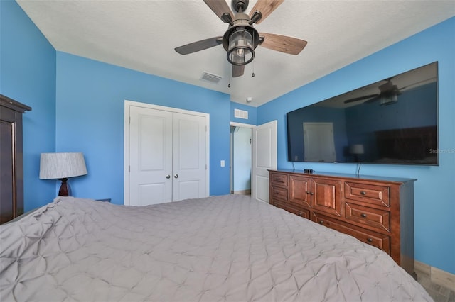 bedroom with ceiling fan, a closet, and a textured ceiling