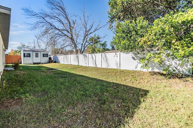 view of yard with a storage unit