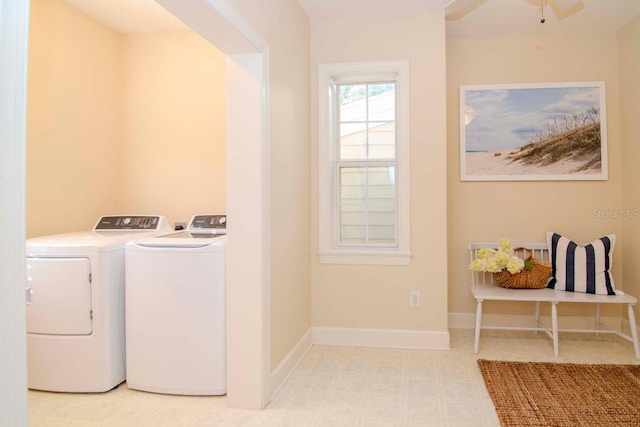 washroom featuring ceiling fan and independent washer and dryer