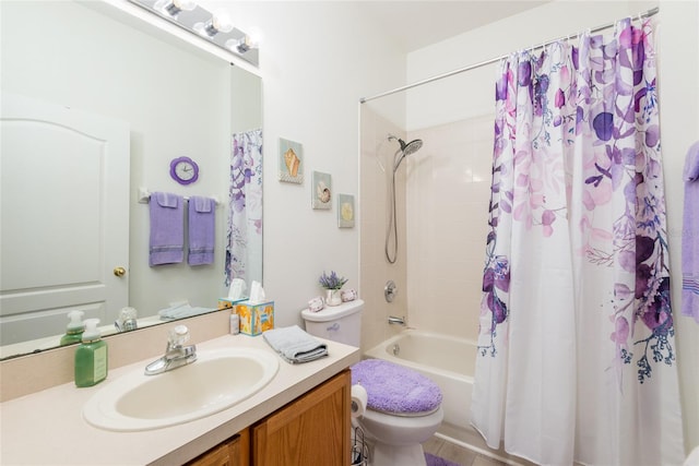 full bathroom featuring shower / tub combo with curtain, vanity, and toilet