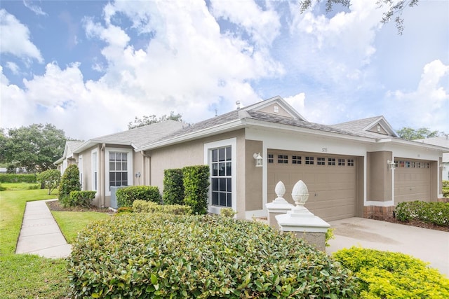 5733 Heronpark Pl, Lithia, FL 33547 - single story home with a garage, stucco siding, and driveway