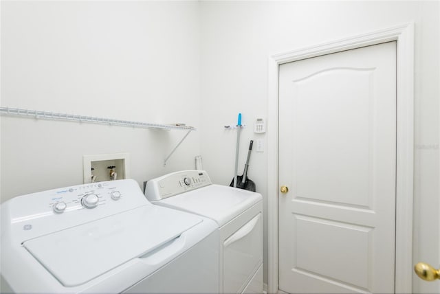 5733 Heronpark Pl, Lithia, FL 33547 - laundry room with separate washer and dryer