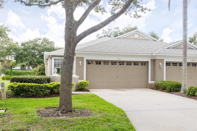 5733 Heronpark Pl, Lithia, FL 33547 - view of front of house featuring stucco siding, driveway, a garage, and a front yard