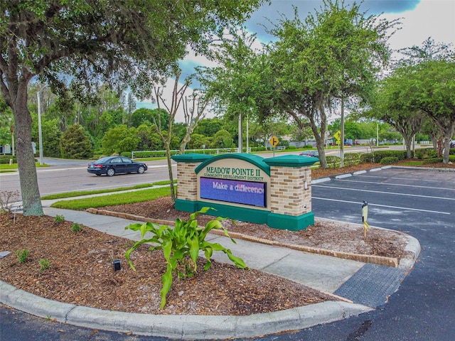 view of community / neighborhood sign