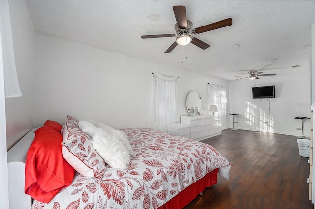 bedroom featuring a textured ceiling, dark hardwood / wood-style floors, and ceiling fan