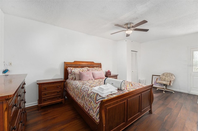 bedroom featuring a textured ceiling, dark hardwood / wood-style flooring, a closet, and ceiling fan