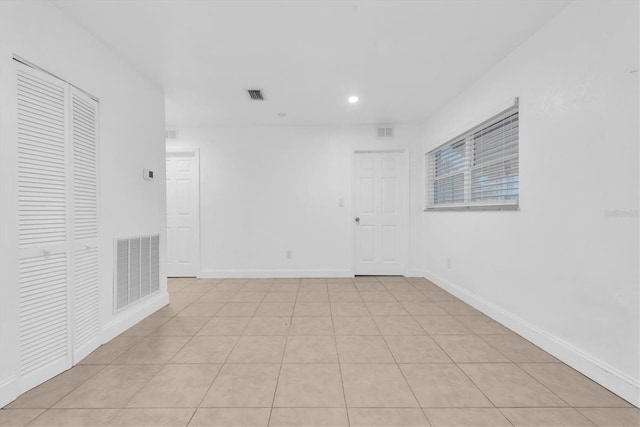 empty room featuring light tile patterned floors