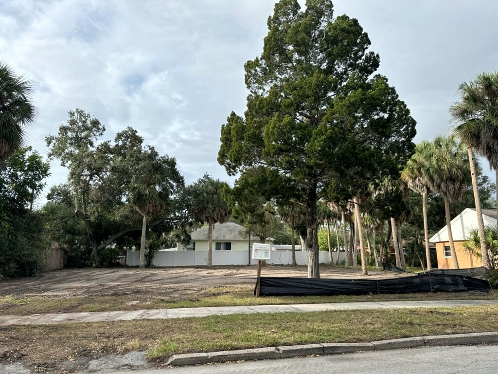 784 27th Ave S, Saint Petersburg, FL 33705 - photo 1