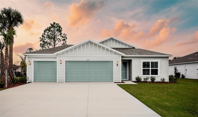 view of front of home featuring a yard and a garage