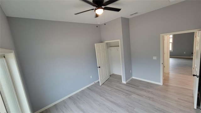 unfurnished bedroom with ceiling fan, light hardwood / wood-style floors, and a closet