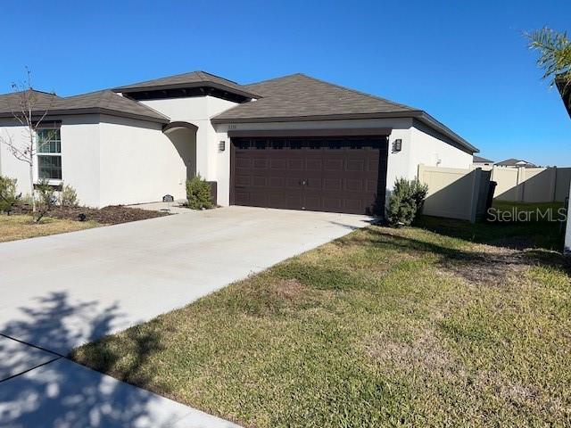 view of front facade featuring a garage and a front lawn