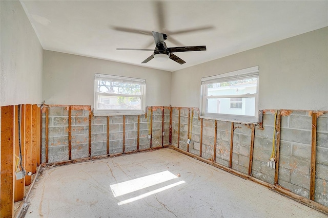 empty room with ceiling fan