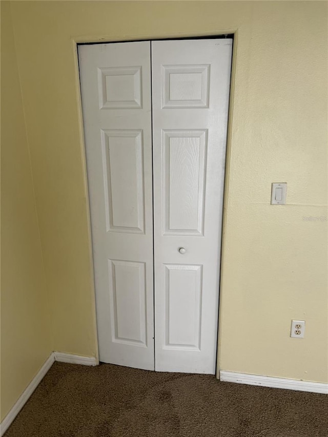 room details featuring carpet flooring