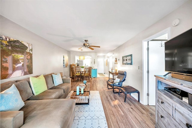 living room featuring light hardwood / wood-style floors and ceiling fan