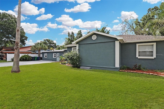 view of front of property with a front yard