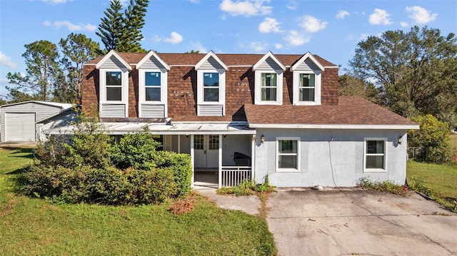 view of front facade featuring a front yard