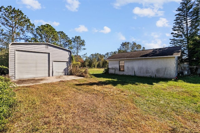 view of yard with a garage and an outdoor structure