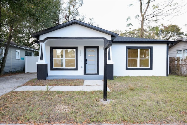 view of front of house featuring a front yard