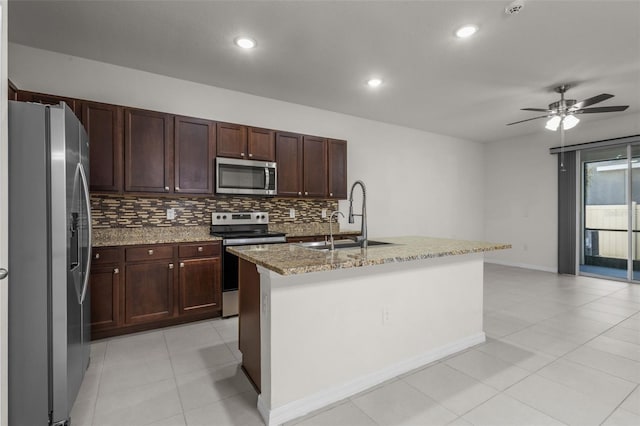 kitchen featuring sink, ceiling fan, an island with sink, appliances with stainless steel finishes, and light tile patterned flooring