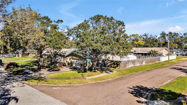 view of front facade with a front yard