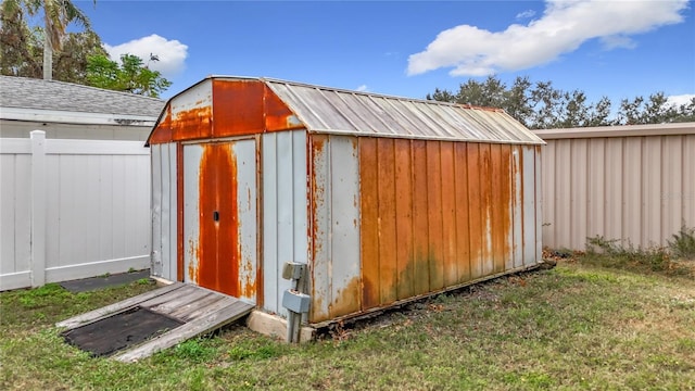 view of outdoor structure with a yard