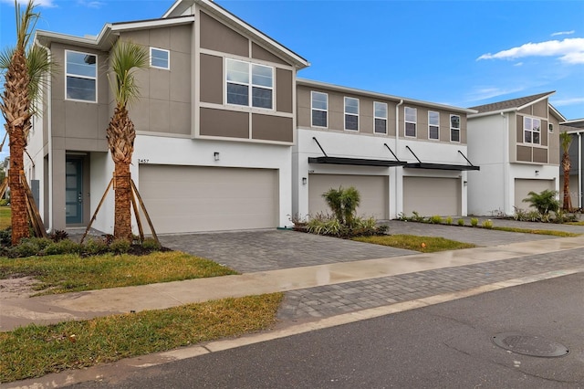 townhome / multi-family property featuring a garage