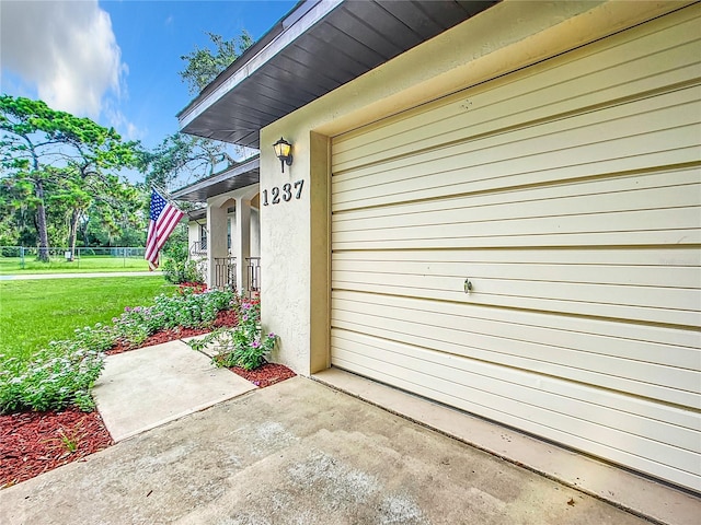 exterior space featuring a lawn