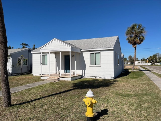 view of front of house with a front lawn